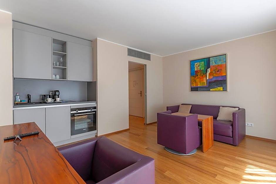 Pakat Suites Hotel