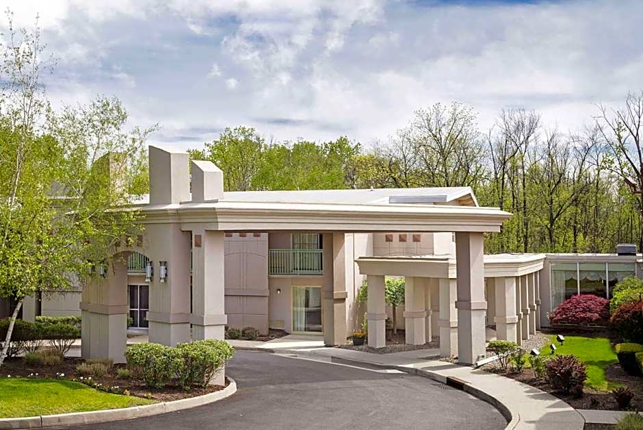 Howard Johnson by Wyndham Newburgh