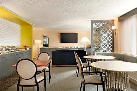 Club lounge access, Suite, 1 King, High floor