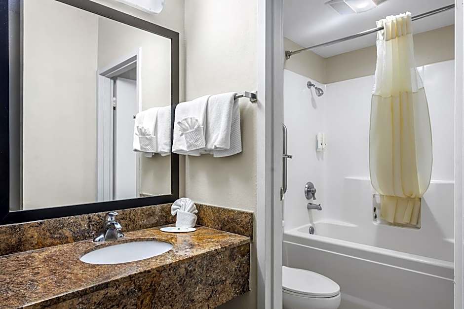 Quality Inn & Suites Ridgeland