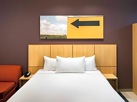 Standard Queen Room - Accessible