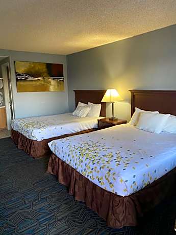 Queen Room with Two Queen Beds - Non-Smoking