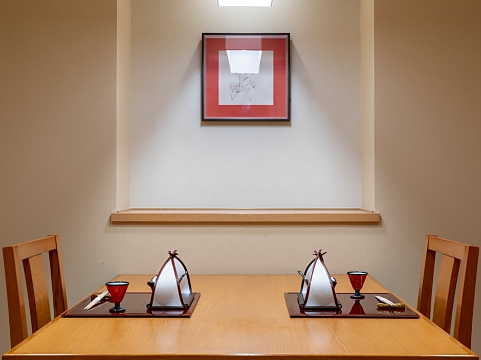 Omuro no mori Gyokusui - 13 years or older