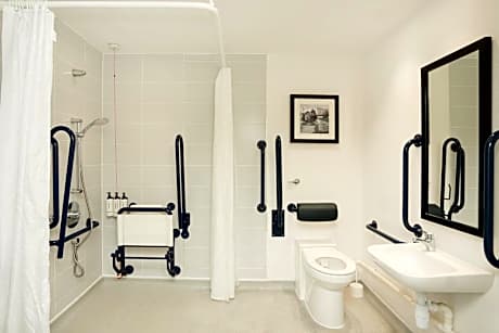 Studio King Suite - Accessible