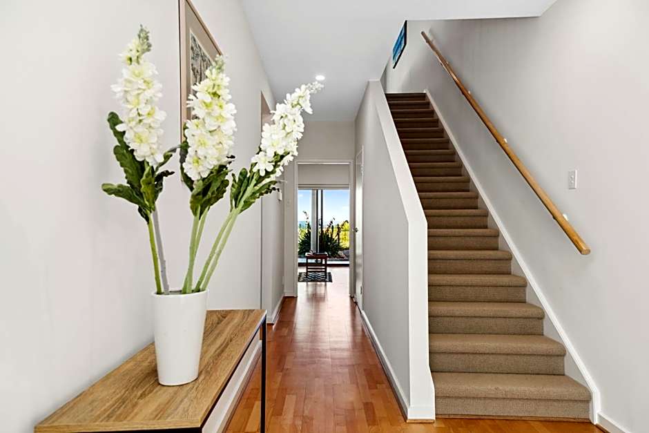 Views on Seascape - Beachfront accommodation