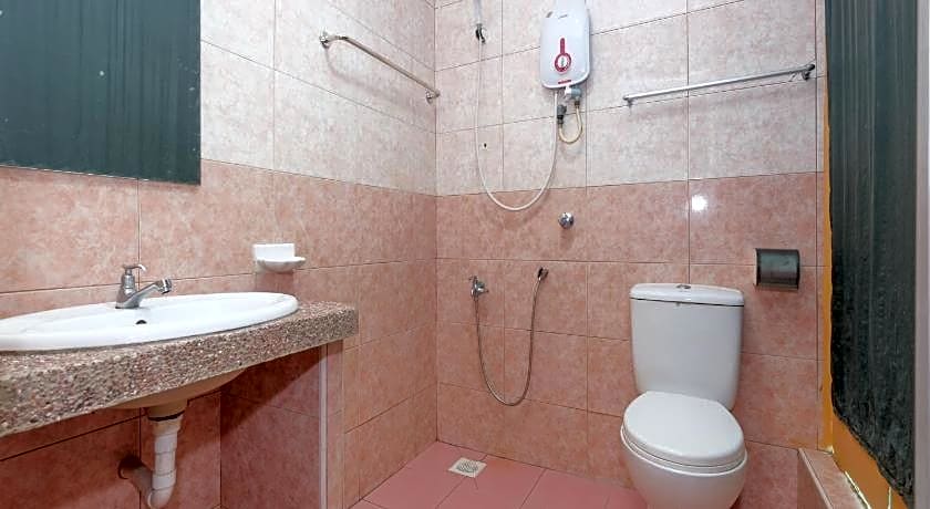 OYO 89877 Sun Triang Hotel