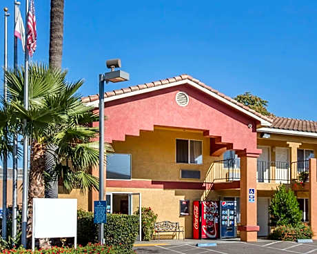 Econo Lodge Inn & Suites Lodi