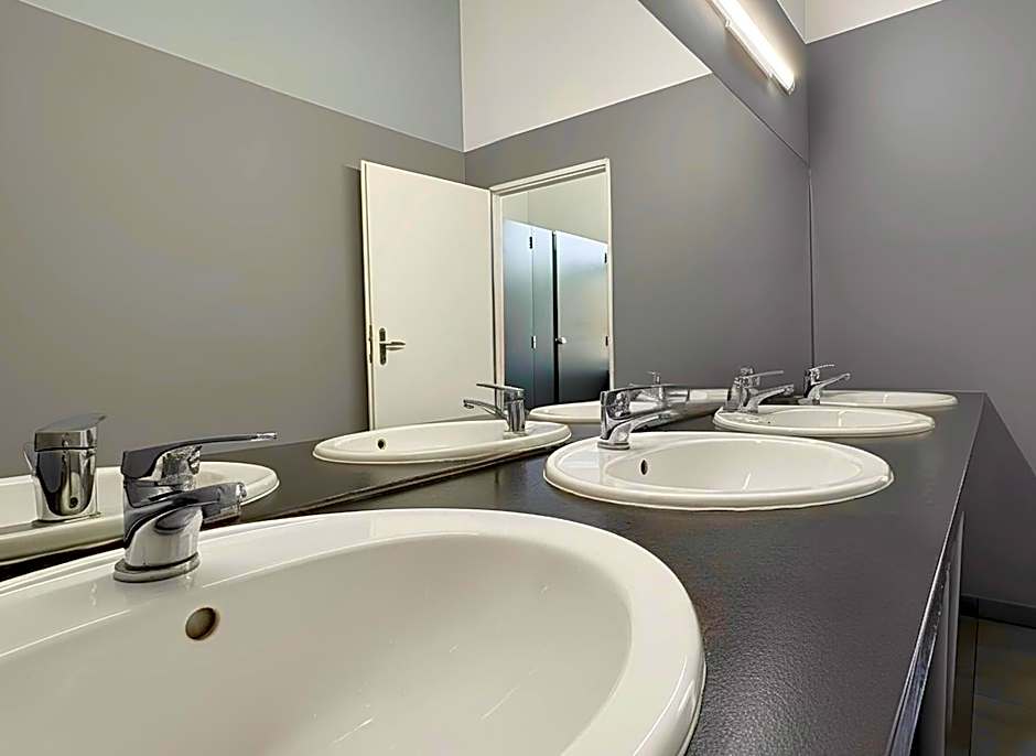 Hostel Oliwka - Metro Świętokrzyska