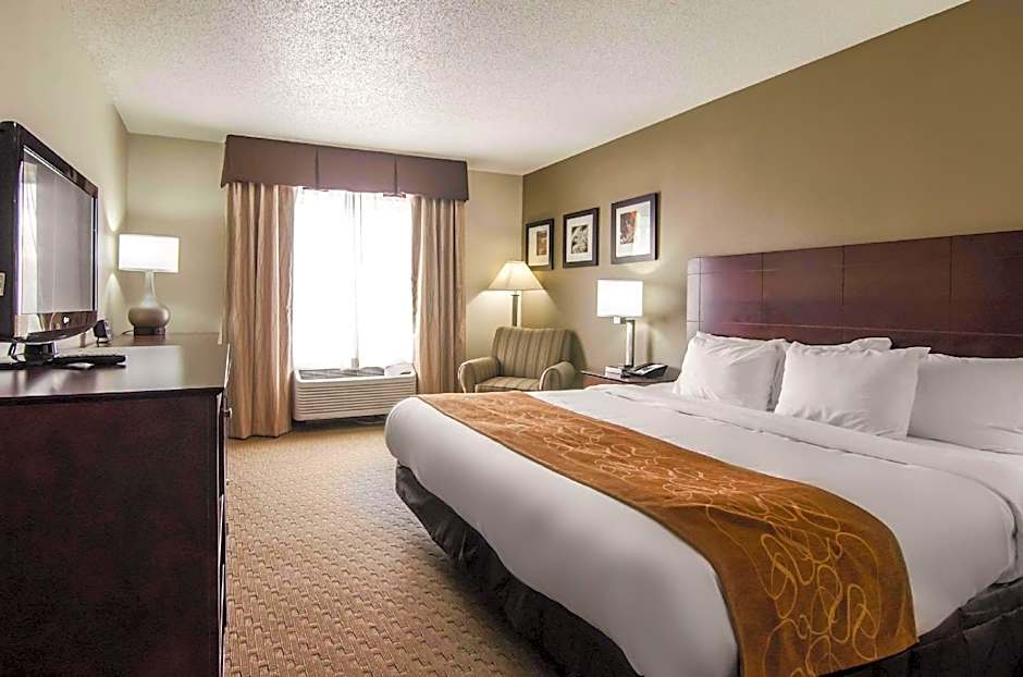 Photo 1 of 4 of 1 King Bed Suite, Accessible