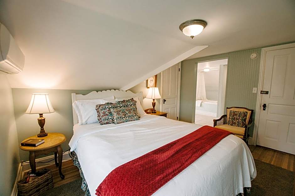 The Inn at Ragged Edge