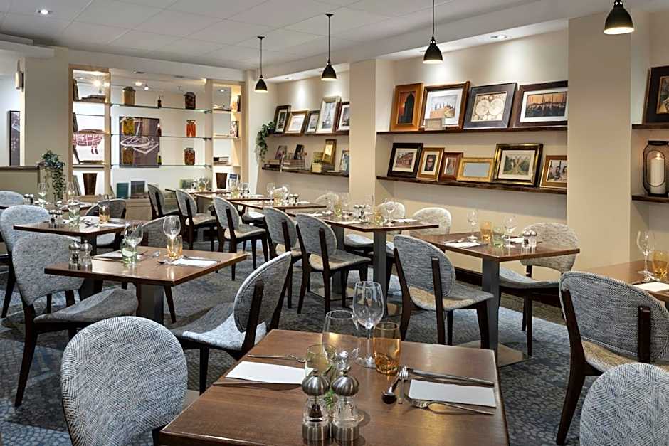 Delta Hotels by Marriott Heathrow Windsor