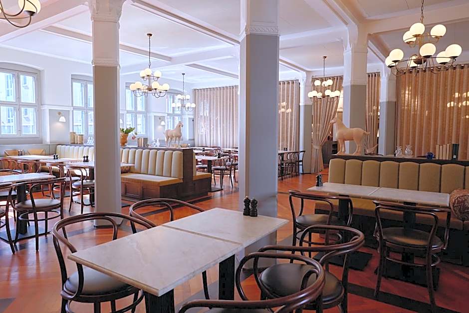 Ascot Hotel