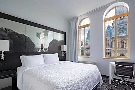 Executive Queen Room with City View - High Floor