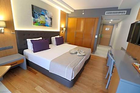 Deluxe Room with Sea View