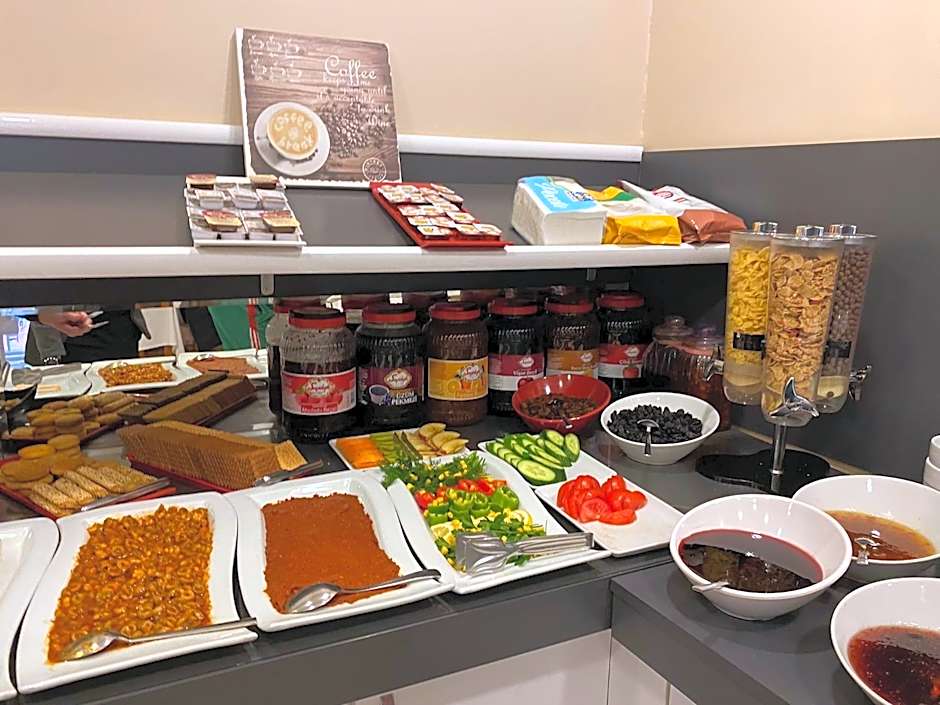 Magnaura House Hotel