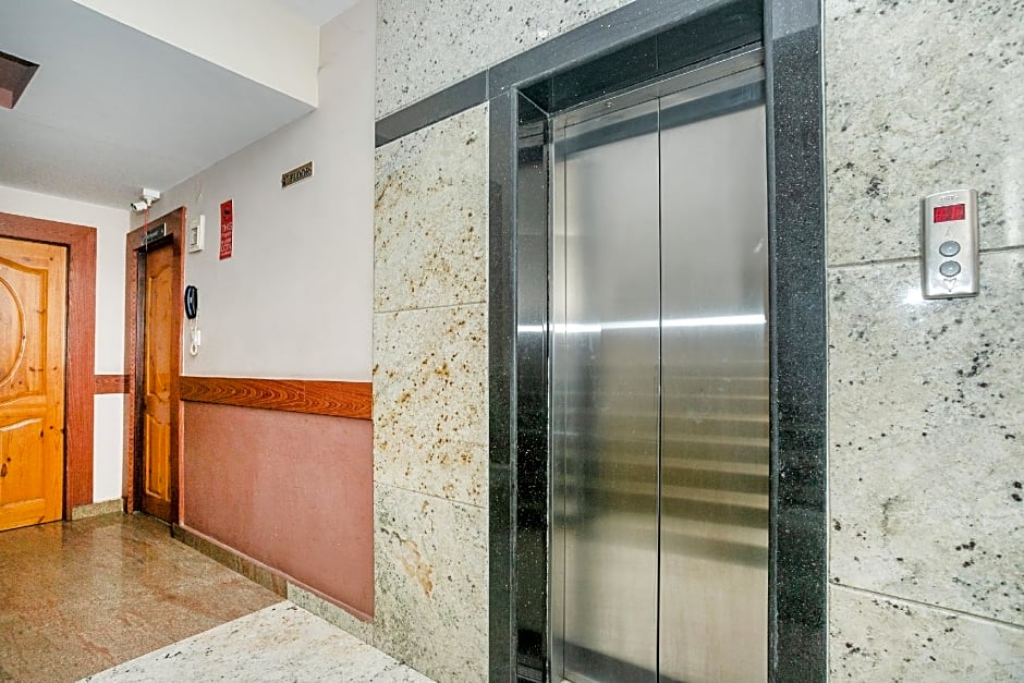 OYO 436 Emirates Suites