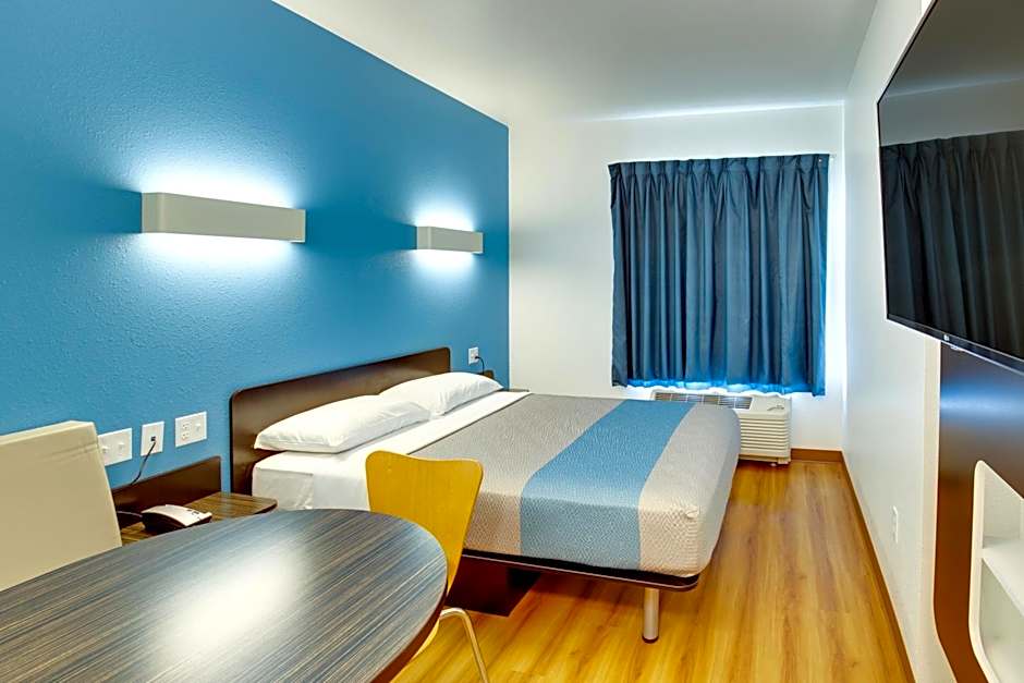 Motel 6-Poplar Bluff, MO