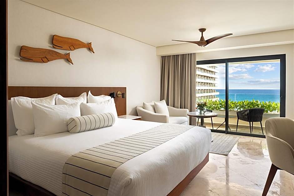 Photo 1 of 4 of Deluxe 1 King Bed, Ocean View, Balcony