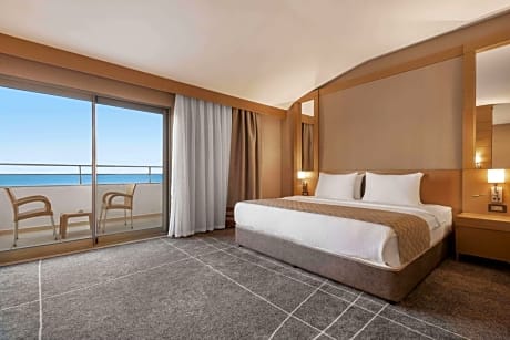 1 King Bed Suite Sea View Non-Smoking