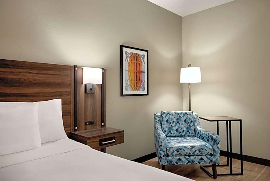 La Quinta Inn & Suites by Wyndham Gonzales