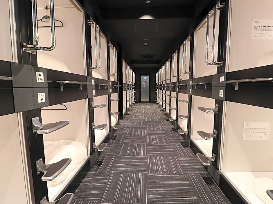 Leo Yu Capsule Hotel Nishi Funabashi