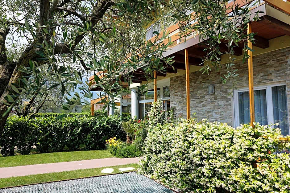 Residence Rivachiara (check-in at Hotel Riviera in Viale Rovereto, 95)