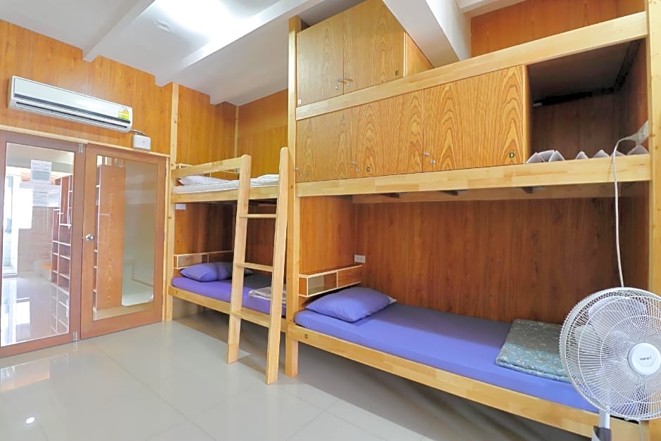 OYO 872 Saen Sabai Hostel