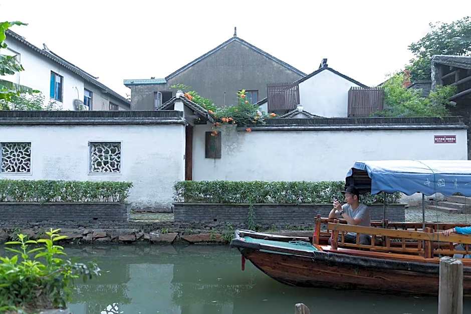 Show Year Reminiscence Hotel