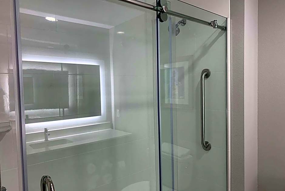 La Quinta Inn & Suites by Wyndham Round Rock near Kalahari