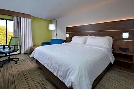 1 King Bed Standard