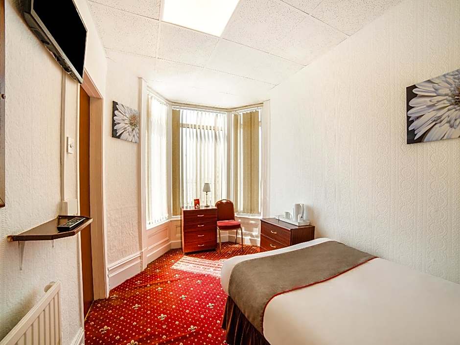OYO The Golden Cheval Hotel