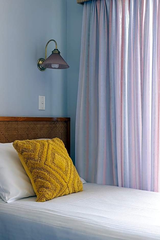 South Pacific Palms Motor Inn