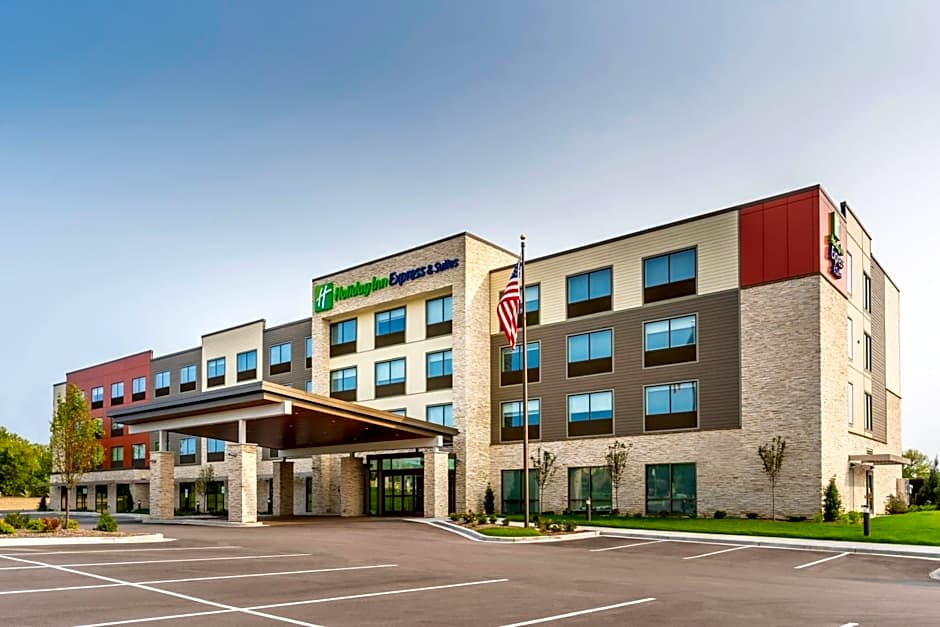 Holiday Inn Express & Suites Milwaukee - West Allis By IHG
