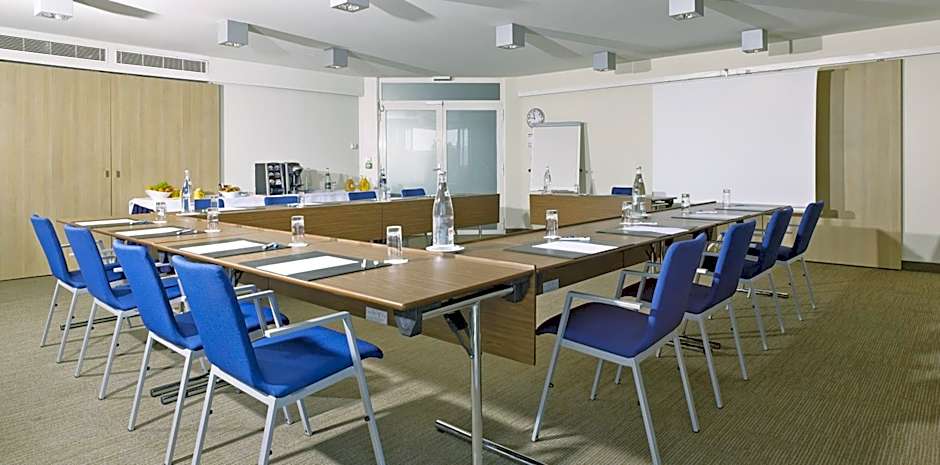 Holiday Inn Express Toulouse Airport By IHG
