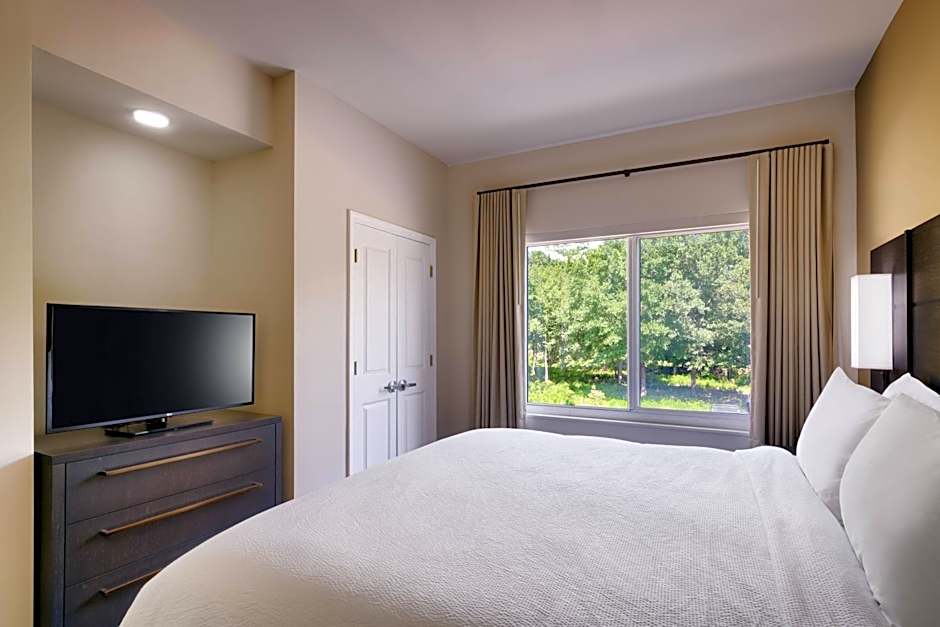 Photo 1 of 5 of 1 Bedroom 1 King Bed with Sofabed Suite