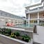 De Hug Hotel and Residence