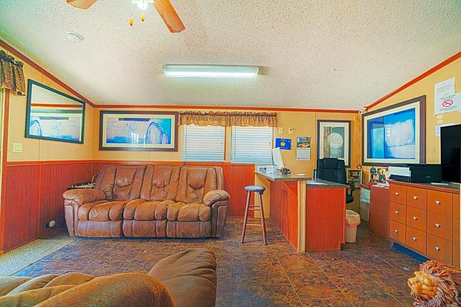 Grand Eagle Ford Lodge & RV Park
