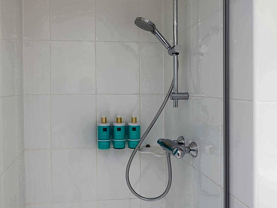 Novotel London West