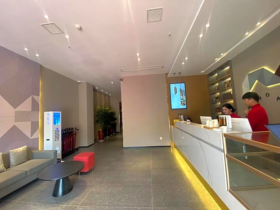 Borrman Hotel Korla Peacock River