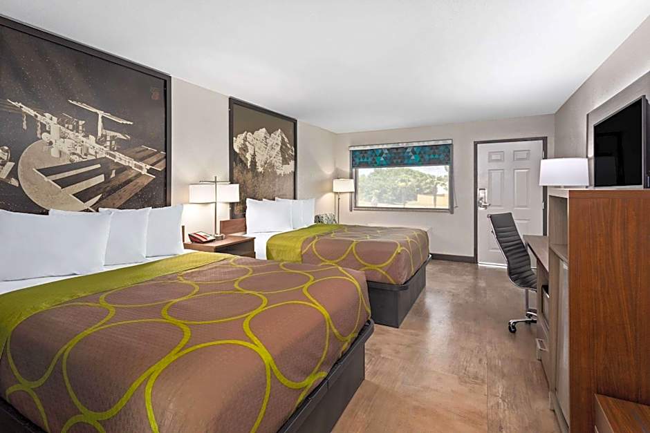 Super 8 by Wyndham Prattville Montgomery