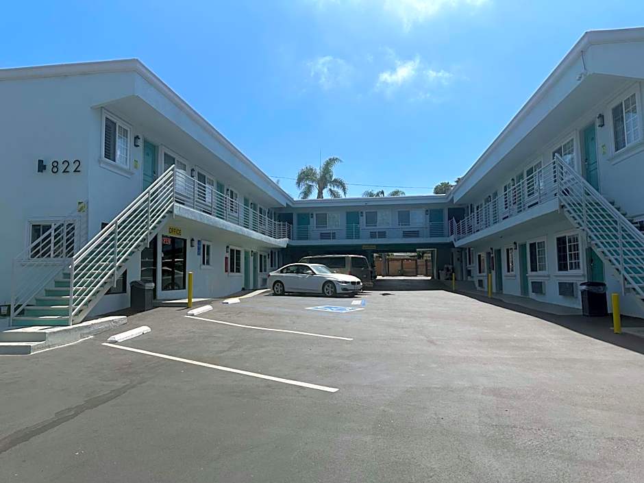 Super 8 by Wyndham Oceanside Downtown