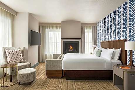 Signature Suite, 1 Bedroom Hospitality Suite, 1 King, Fireplace