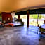 Tingala Lodge - Bed in the Bush