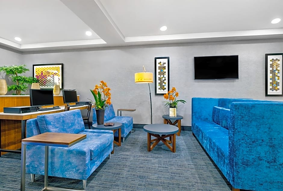 Holiday Inn Express Hotel & Suites Kansas City - Grandview By IHG