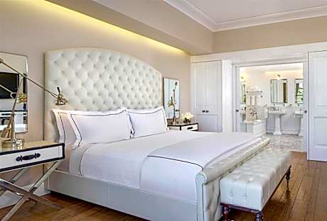 Two-Bedroom Signature King Suite