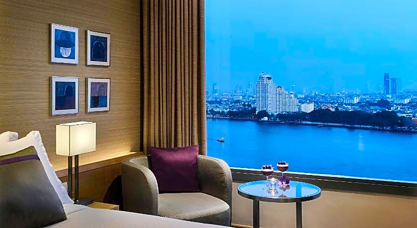 Avani Riverside Bangkok Hotel