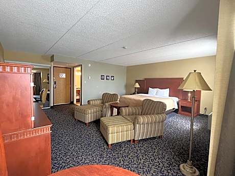 Junior King Suite with Whirlpool - Non-Smoking