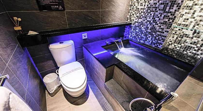 Six Fukun Hotel