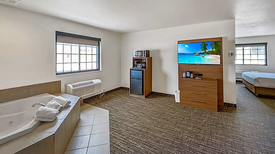 Estherville Hotel & Suites