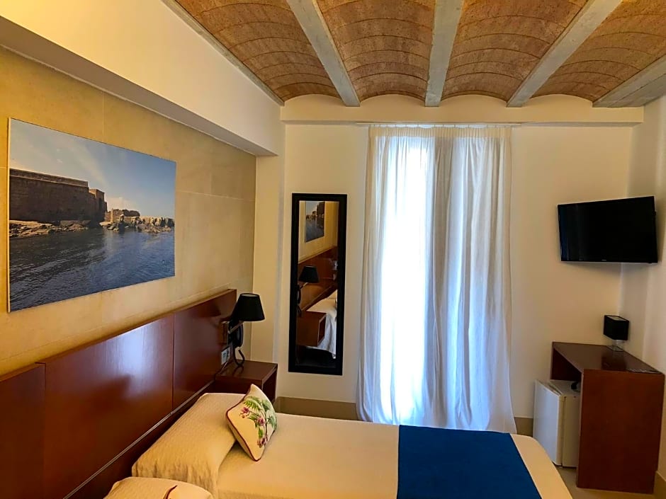 HOTEL ISLA PLANA